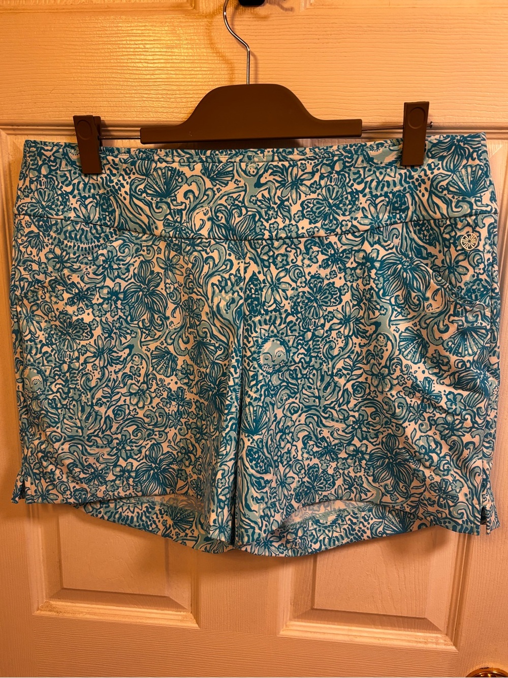 Lilly Pulitzer Luxletic Shorts – Blue/White Botanical – Size 16